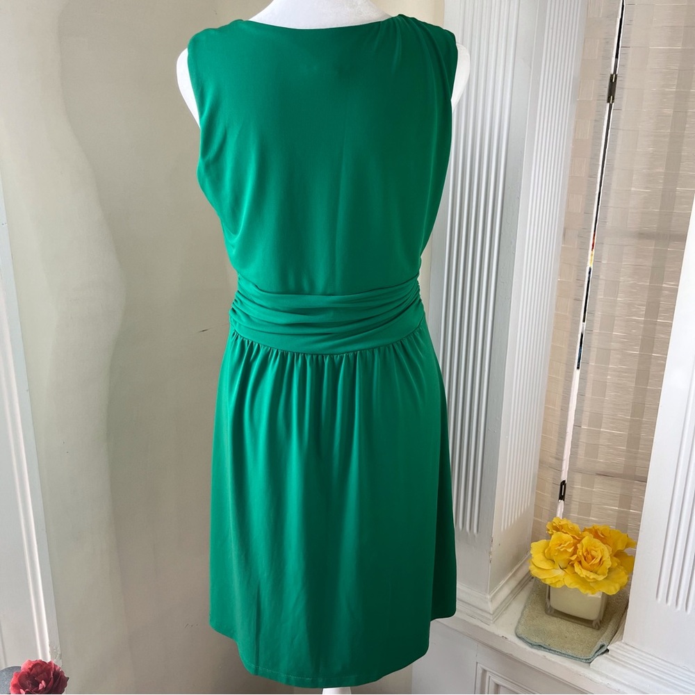 Enfocus Studio green sleeveless dress with fitted ruched waist front pleating - Picture 5 of 16